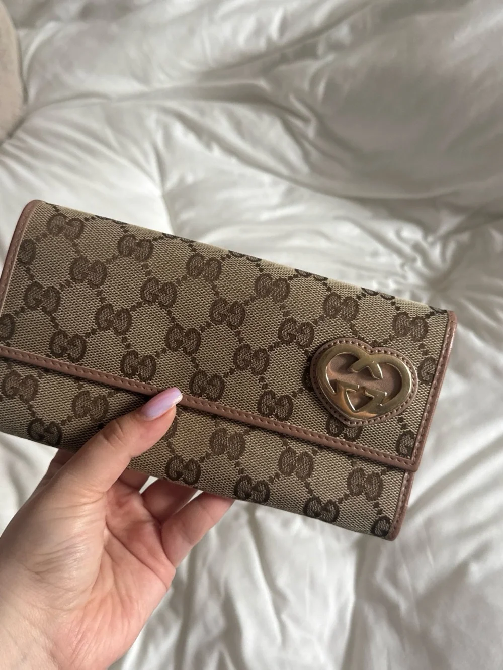 Gucci Beige Monogram Continental Wallet with Pink Trim and Heart Logo - Picture 2 of 9